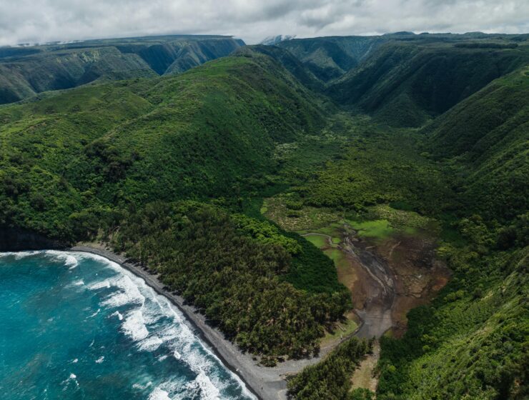 Hawaiian coast line, mountains and sea